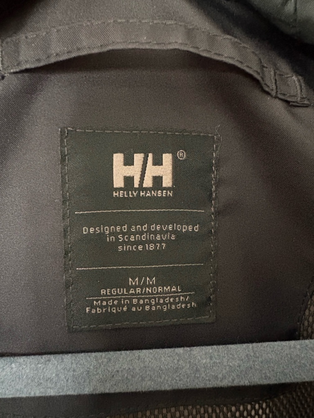 Helly Hansen Black Hooded rain coat - Picture 6 of 6